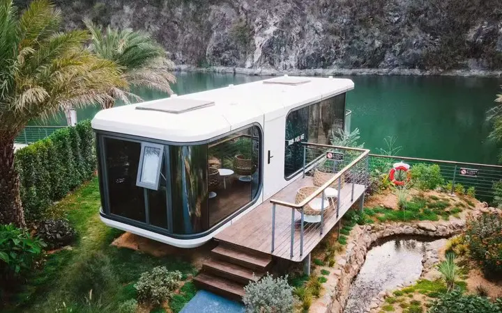 C&aacute;psula espacial moderna e de alta tecnologia para moradia